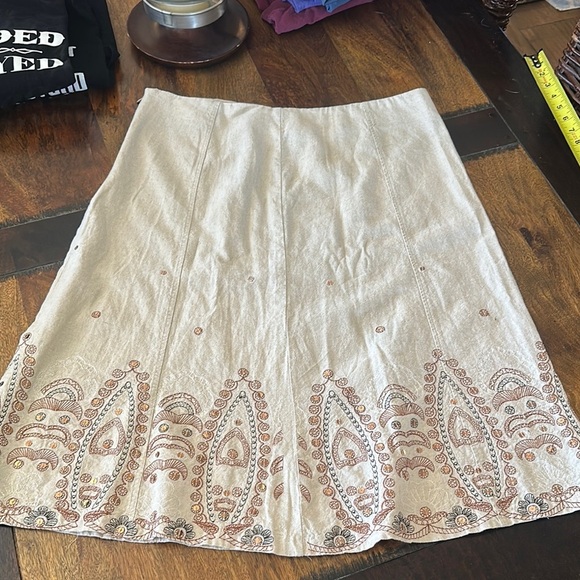 Linen mix skirt with sequin design. EUC size 14 - Picture 1 of 5